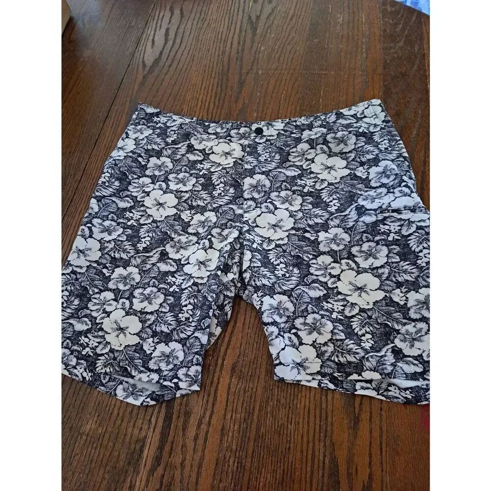 Size 38 Red Camel Black White Summer Shorts w Pockets Tropical Floral Swim Trunk